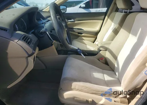 2010 Honda Accord Lxp z USA, uszkodzony, nr VIN 1HGCP2F40AA141565